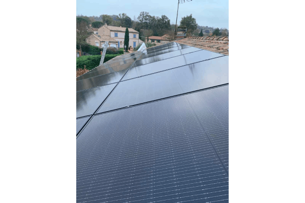 Installation de 16 panneaux Qcells de 400Wc associé à un onduleur Fronius 6kW